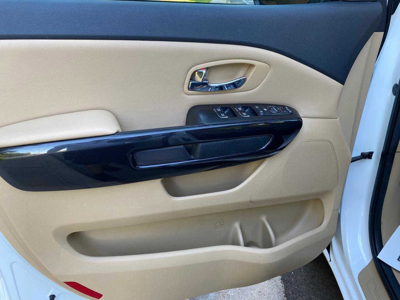 Used 2018 Kia Sedona EX FWD image 24
