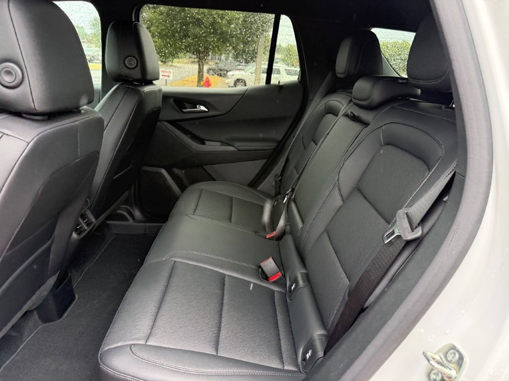 New 2027 Chevrolet Equinox LT w/ Convenience Package II FWD image 16