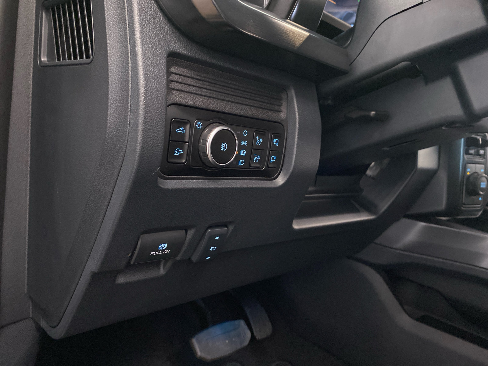 Certified 2025 Ford F350 Lariat AWD/4WD image 18