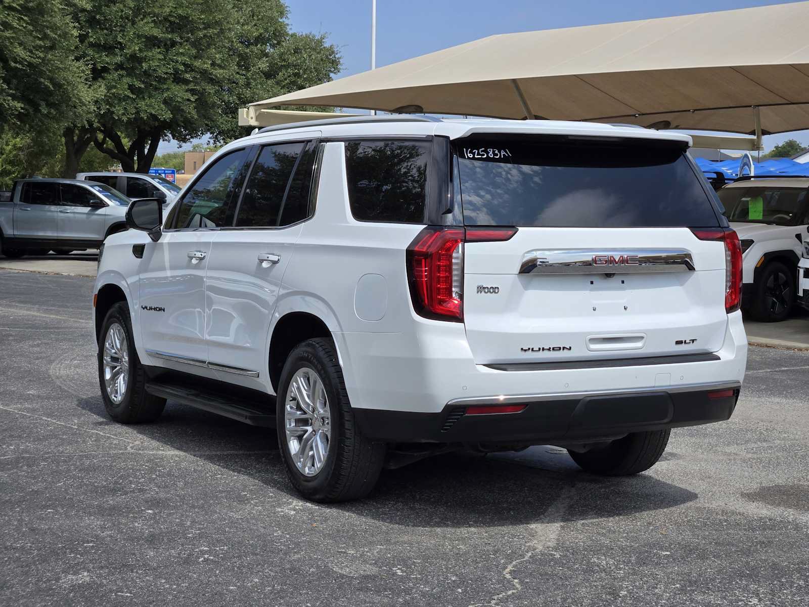Certified 2024 GMC Yukon SLT w/ SLT Luxury Package AWD/4WD image 5
