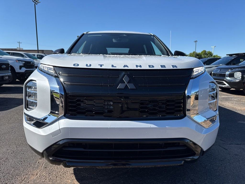 New 2026 Mitsubishi Outlander LE FWD image 2