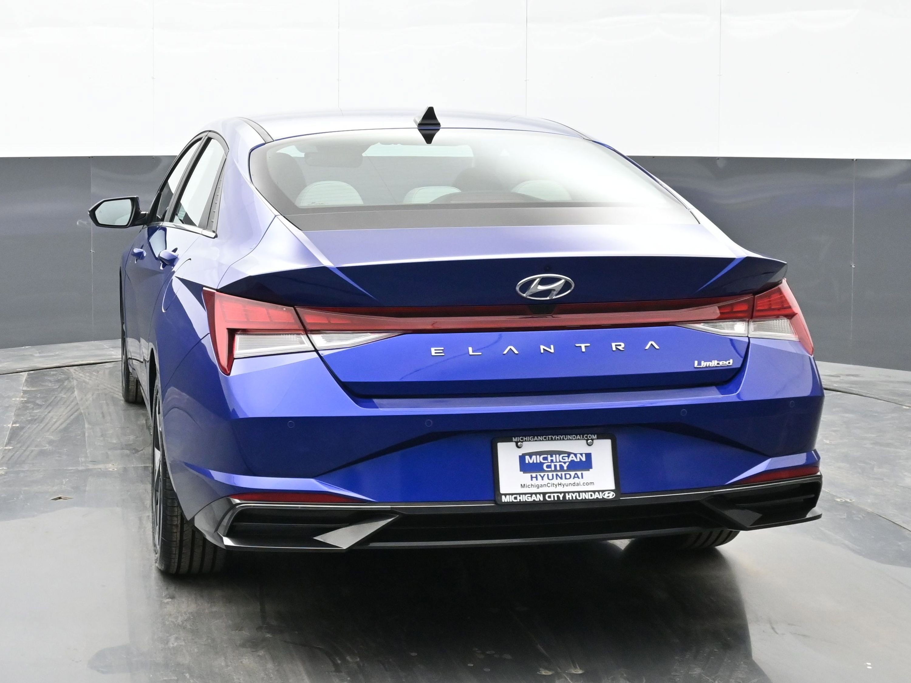 Used 2023 Hyundai Elantra Limited image 7