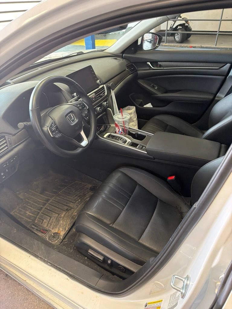 Used 2022 Honda Accord Touring image 2