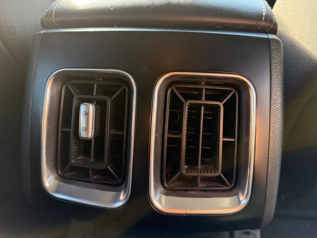 Used 2021 Kia Sorento LX image 16