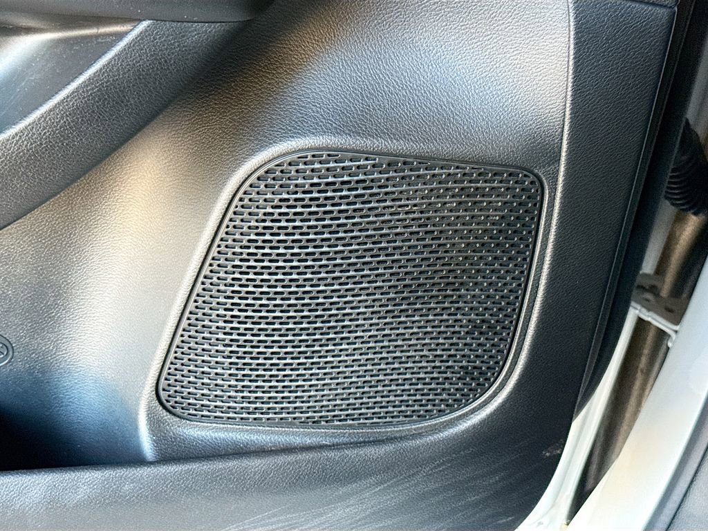 Used 2026 Chrysler Pacifica Select image 20