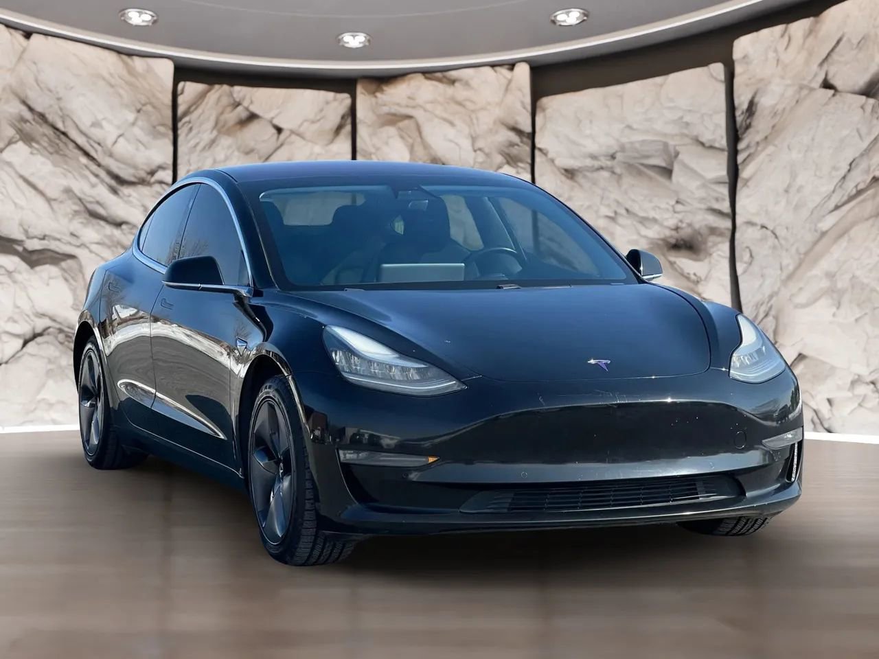 Used 2019 Tesla Model 3 Standard Range Plus image 3