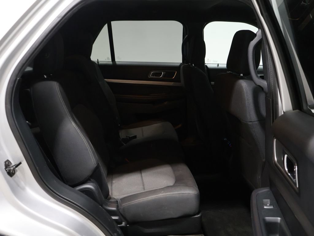 Used 2018 Ford Explorer XLT image 21