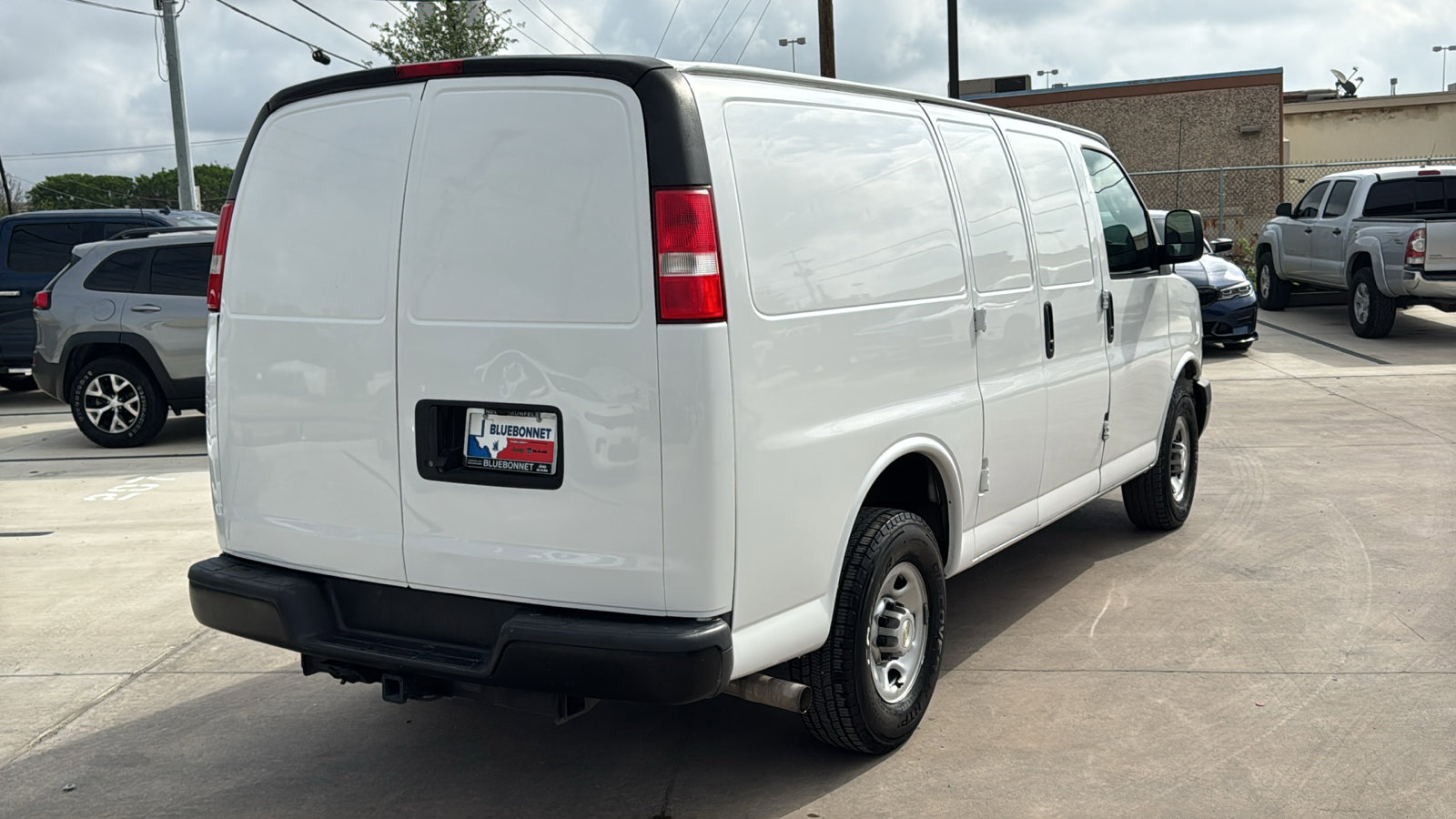 Used 2021 Chevrolet Express 2500 w/ Driver Convenience Package image 5