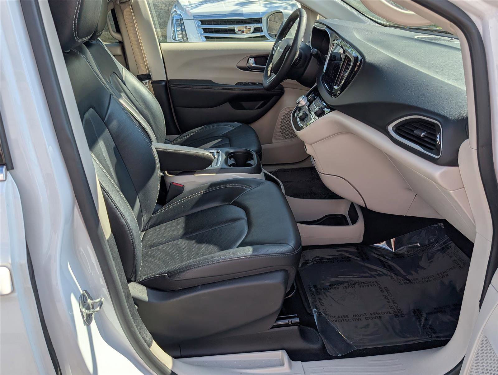 Used 2022 Chrysler Pacifica Touring-L FWD image 10