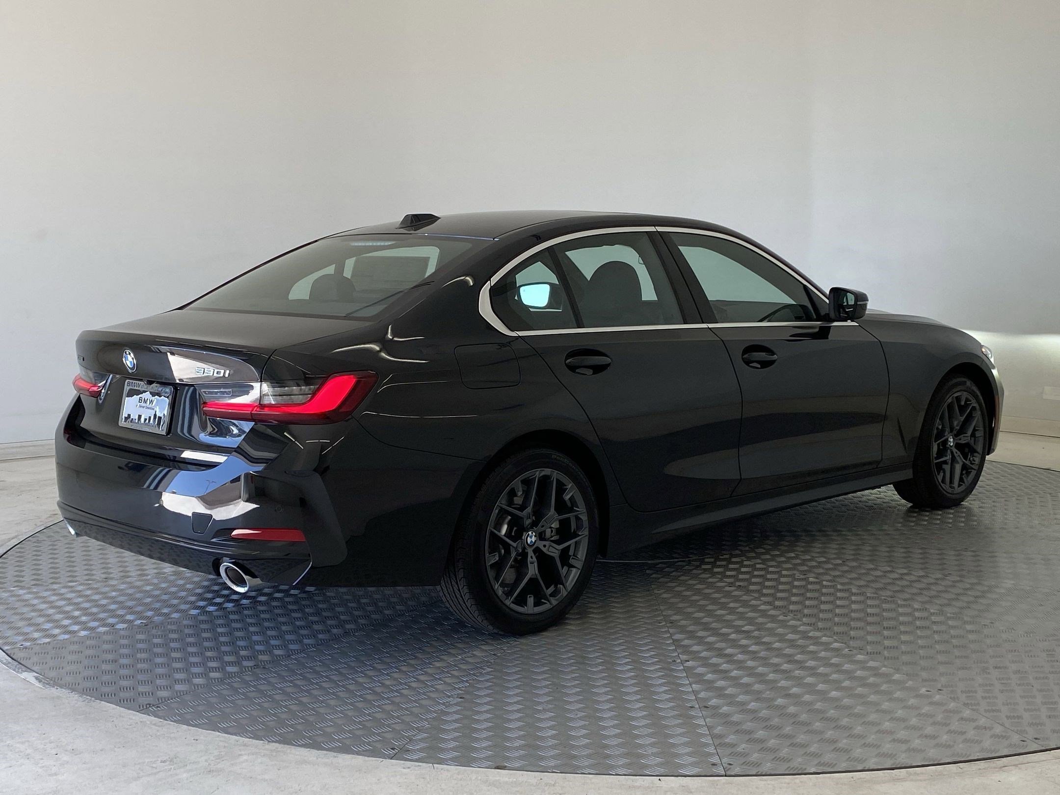 Used 2025 BMW 330i xDrive Sedan w/ Convenience Package image 8