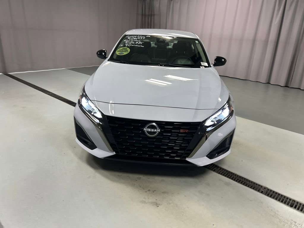 Used 2025 Nissan Altima 2.5 SR AWD/4WD image 2