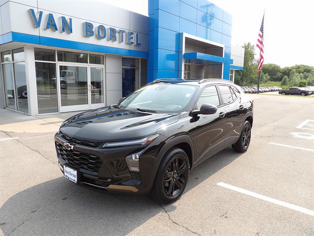 Used 2024 Chevrolet Trax ACTIV w/ Sunroof Package FWD image 1