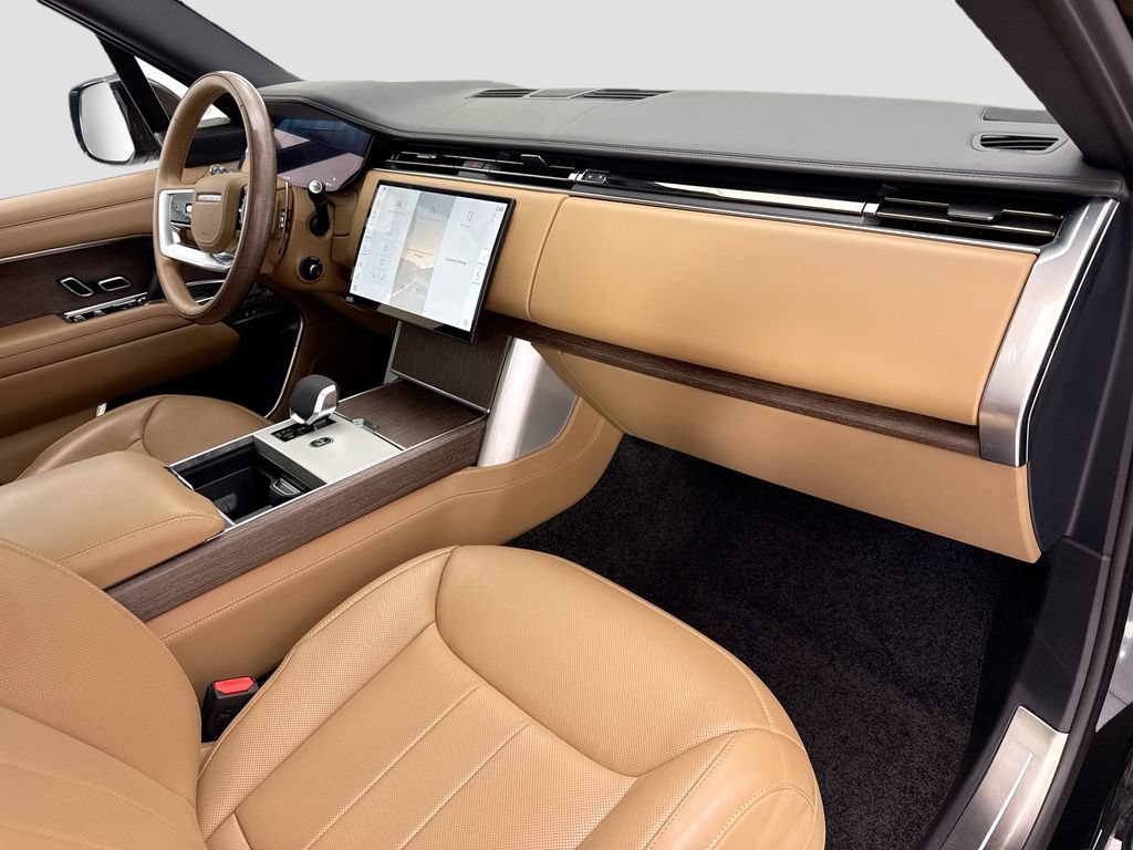 Certified 2025 Land Rover Range Rover SE AWD/4WD image 16