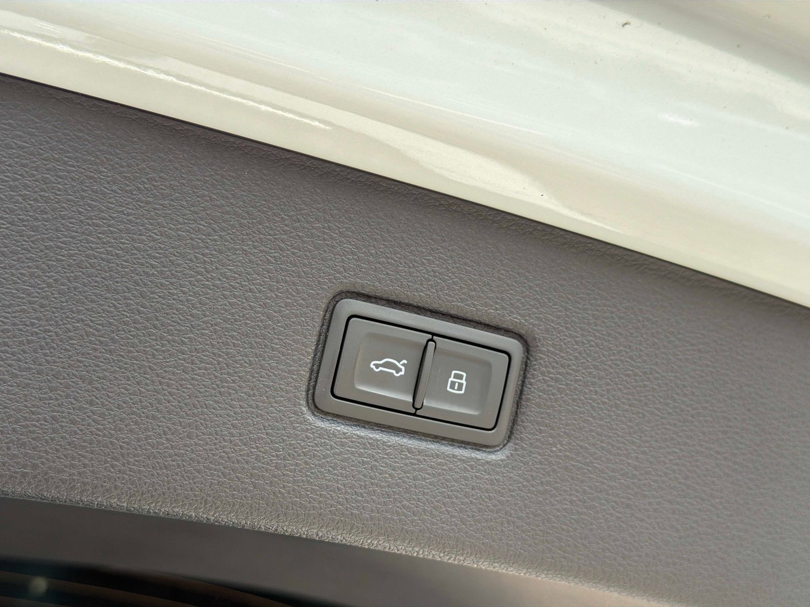 Used 2024 Audi Q7 3.0T Prestige image 28