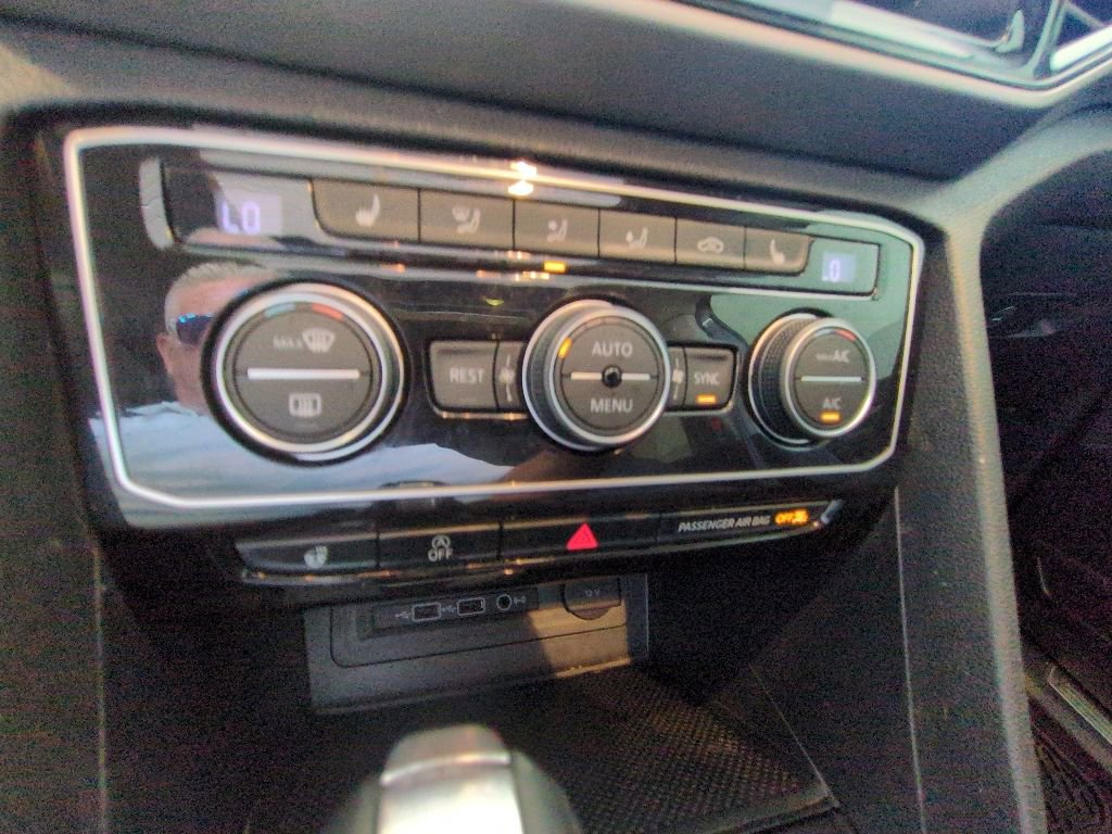 Used 2020 Volkswagen Atlas SEL AWD/4WD image 18