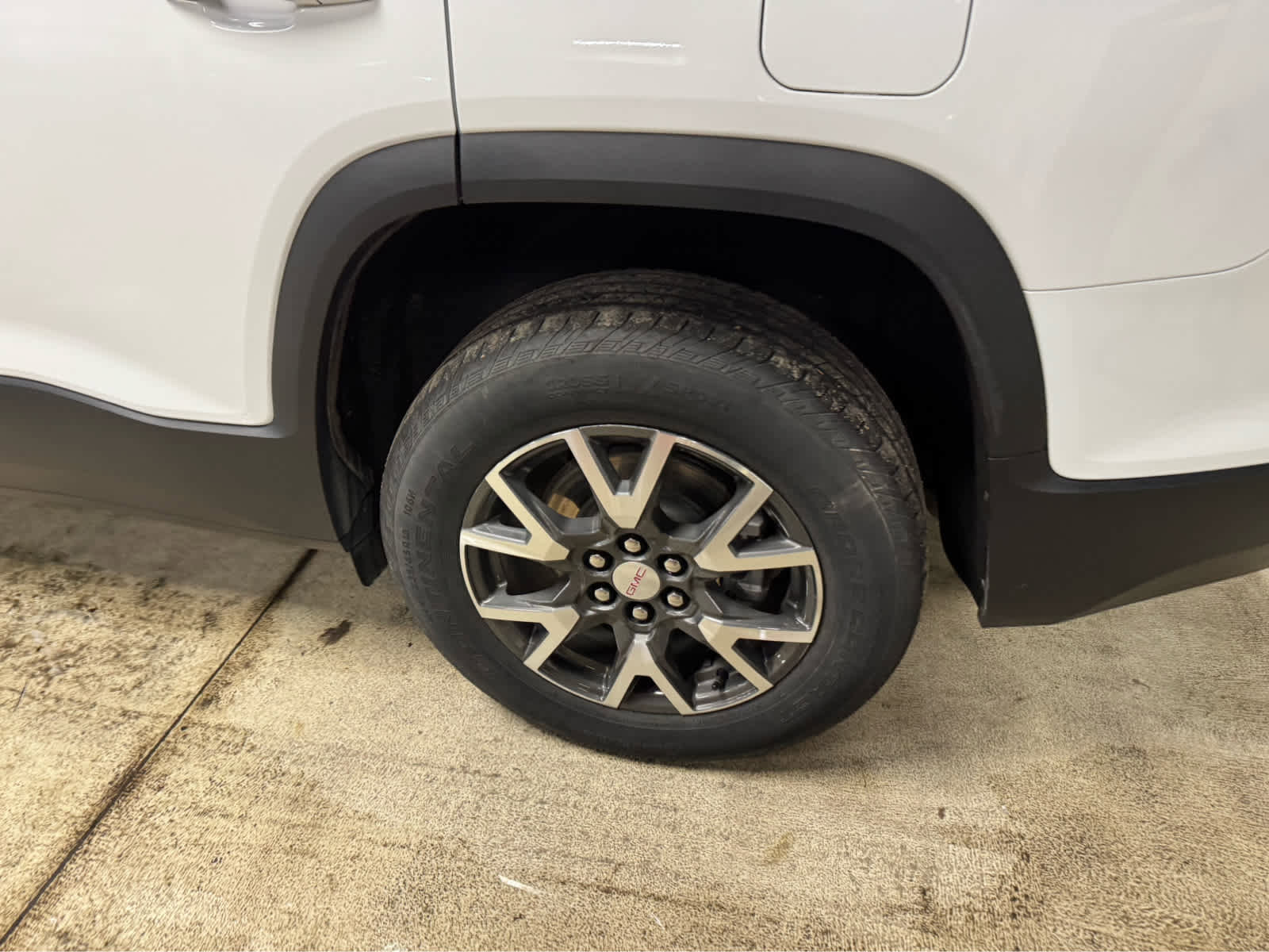 Certified 2023 GMC Acadia SLE w/ Driver Convenience Package image 8