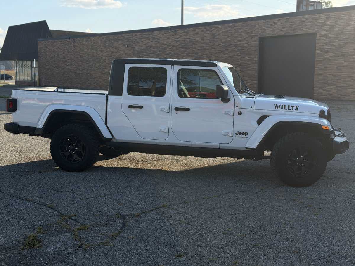Used 2023 Jeep Gladiator Sport AWD/4WD image 4