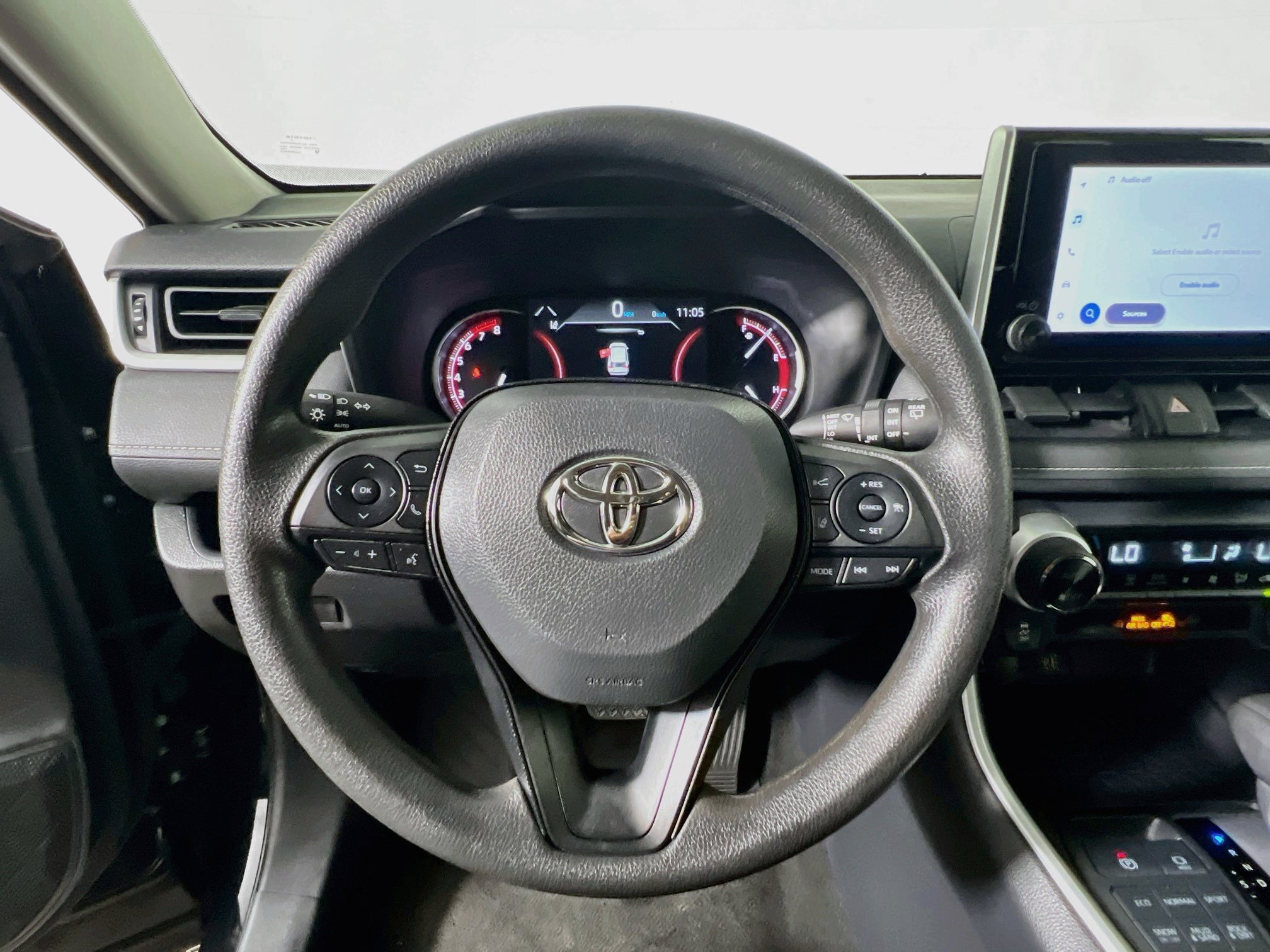 Used 2025 Toyota RAV4 XLE AWD/4WD image 17
