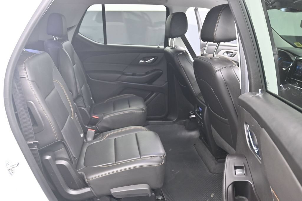 Certified 2020 Chevrolet Traverse LT w/ LT Premium Package AWD/4WD image 12