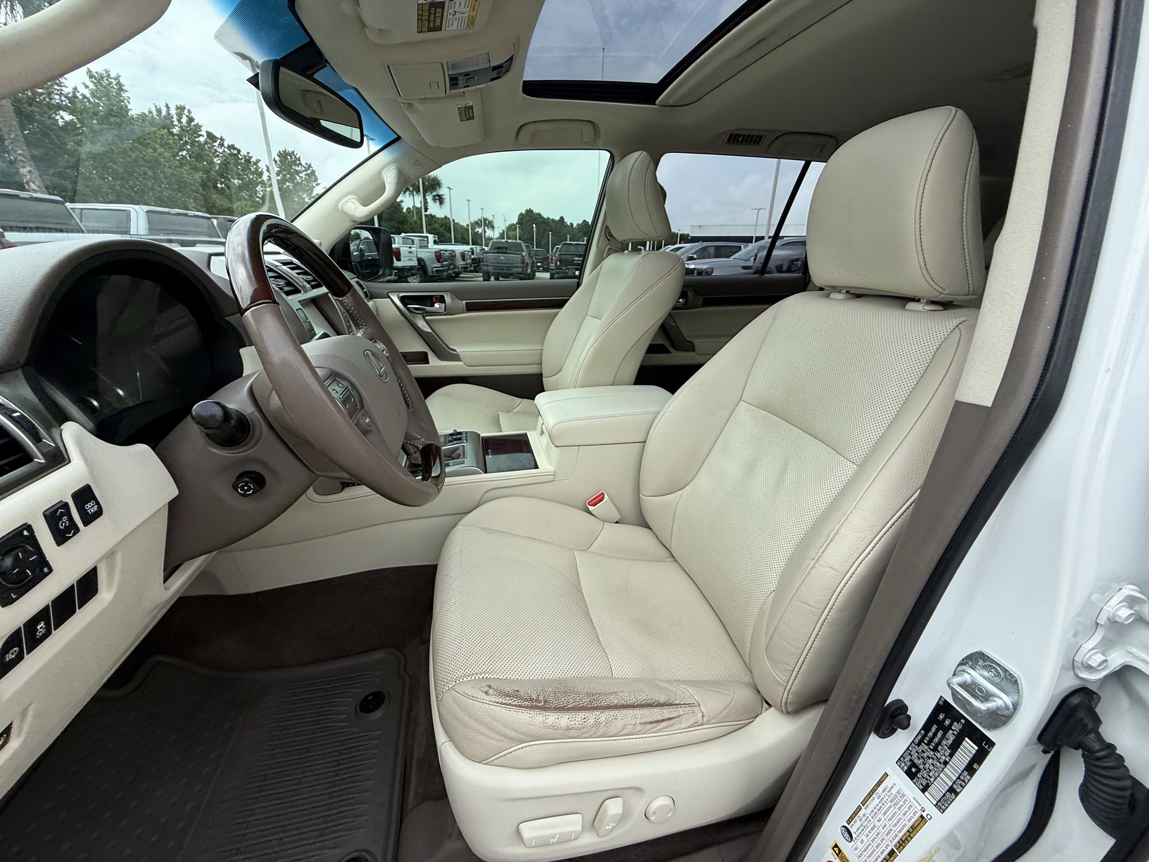 Used 2019 Lexus GX 460 Premium w/ Premium Package AWD/4WD image 28