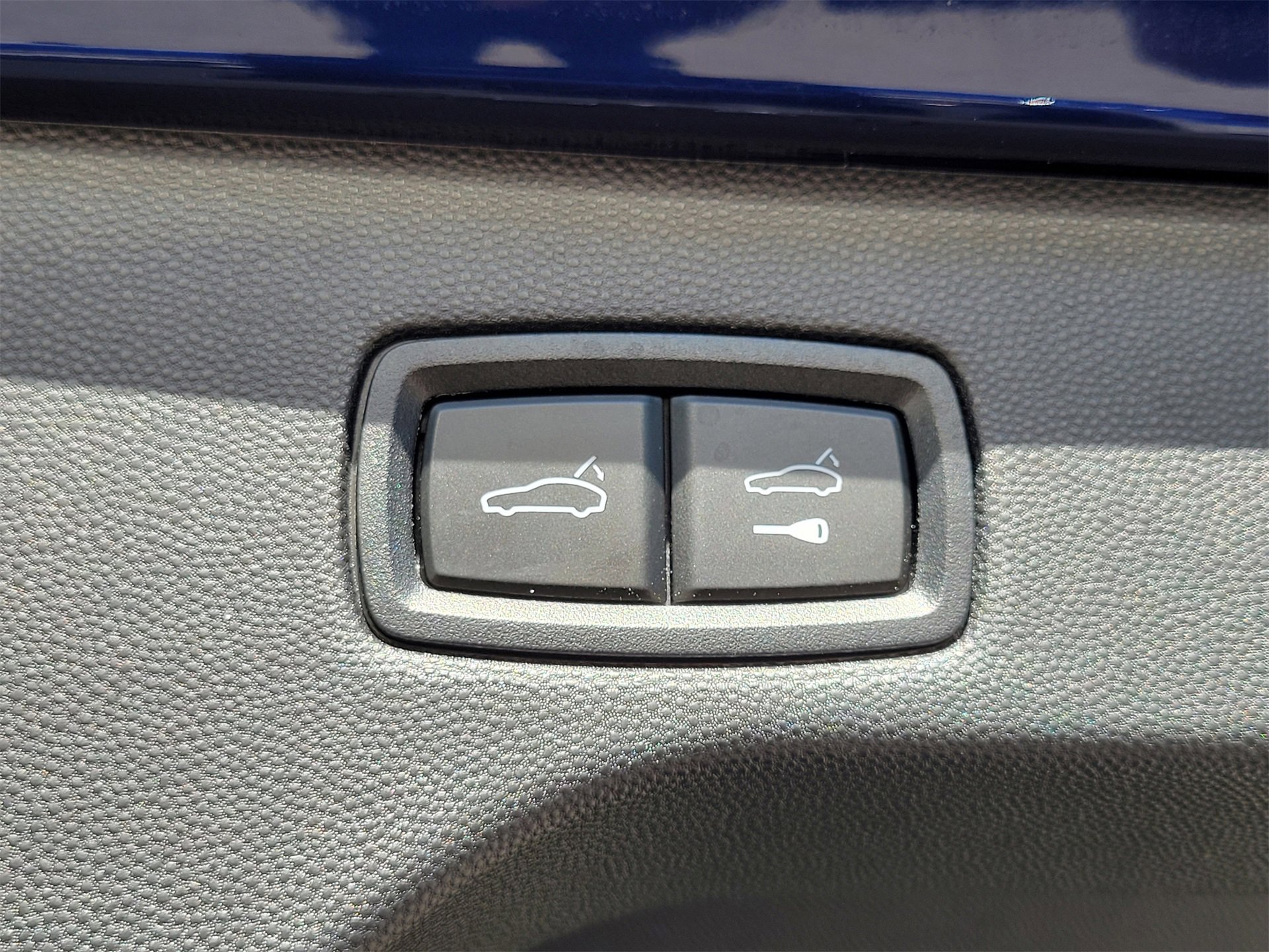 Certified 2024 Porsche Macan 4 Electric image 32