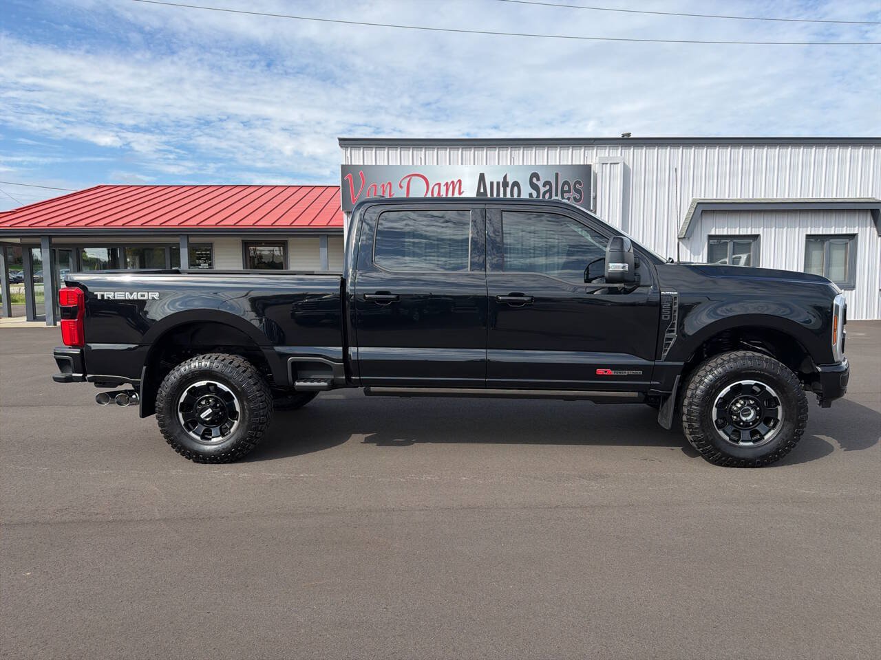 Used 2026 Ford F250 Platinum w/ Tremor Off-Road Package AWD/4WD image 1