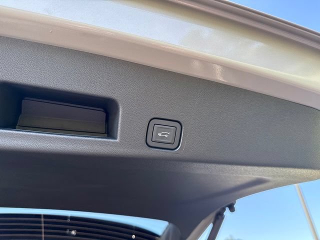 New 2027 Chevrolet Traverse Z71 w/ LPO, Floor Liner Package AWD/4WD image 57