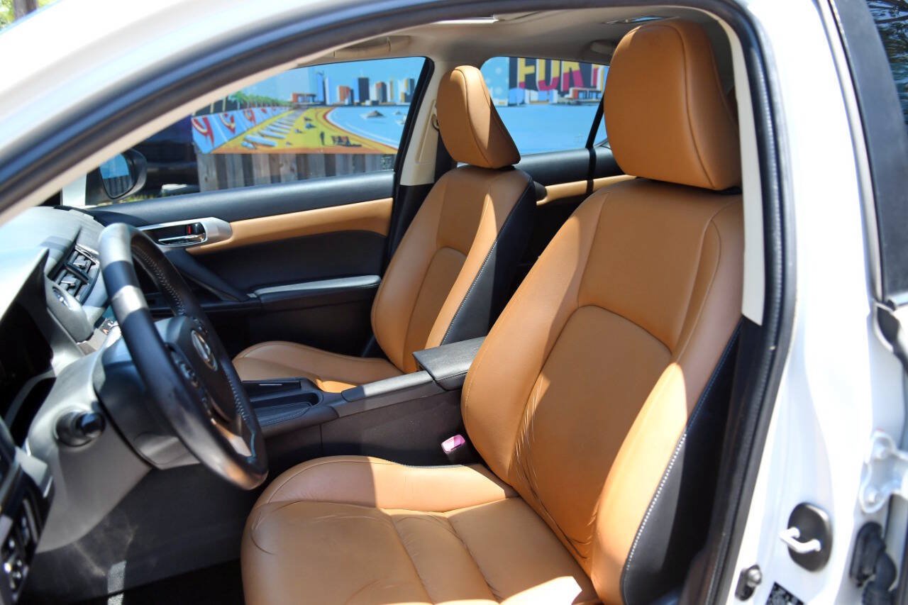 Used 2015 Lexus CT 200h FWD image 22
