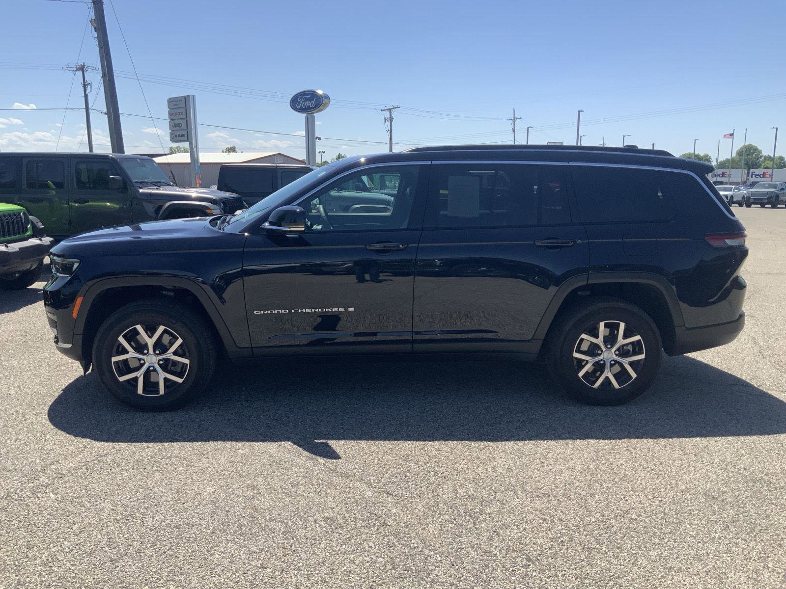 Used 2024 Jeep Grand Cherokee L Limited AWD/4WD image 8