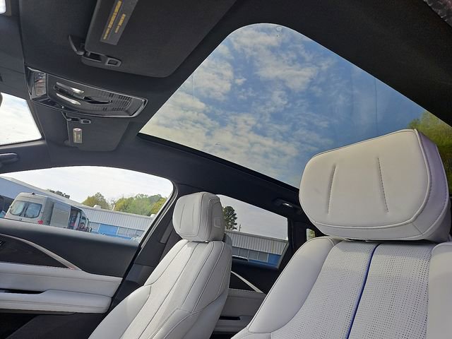 Used 2024 Cadillac Lyriq Sport AWD/4WD image 17