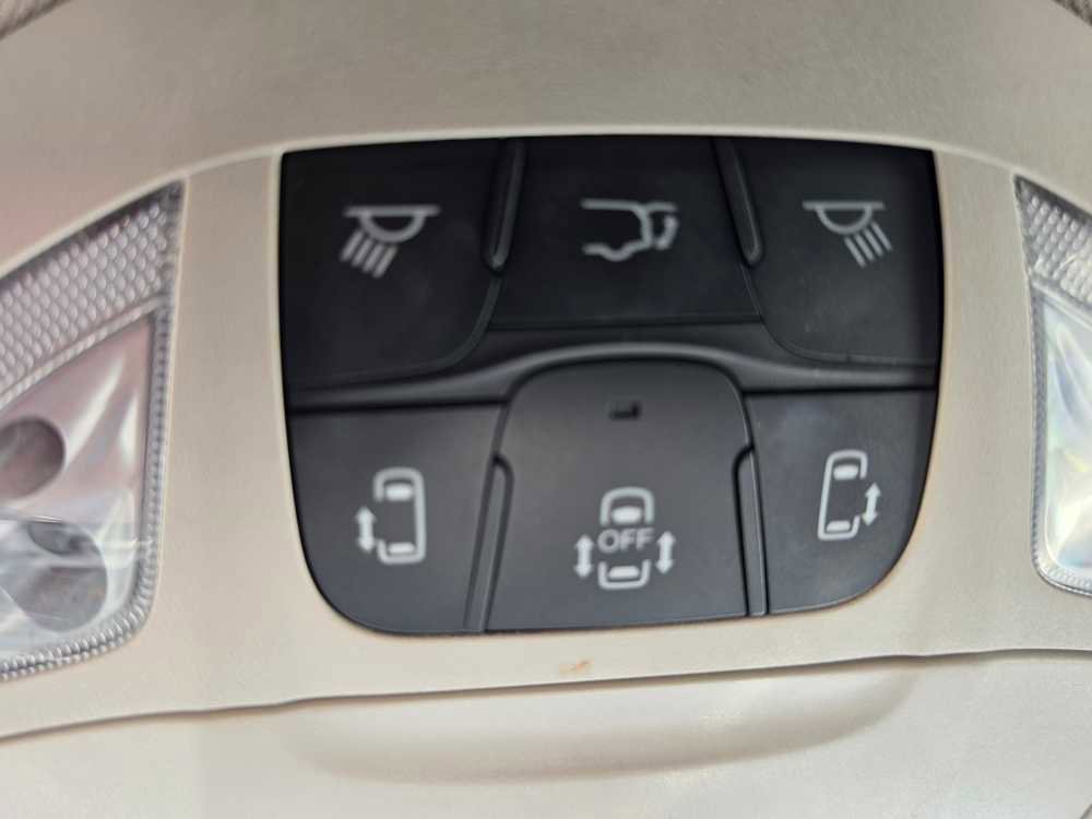 Used 2023 Chrysler Voyager LX FWD image 19