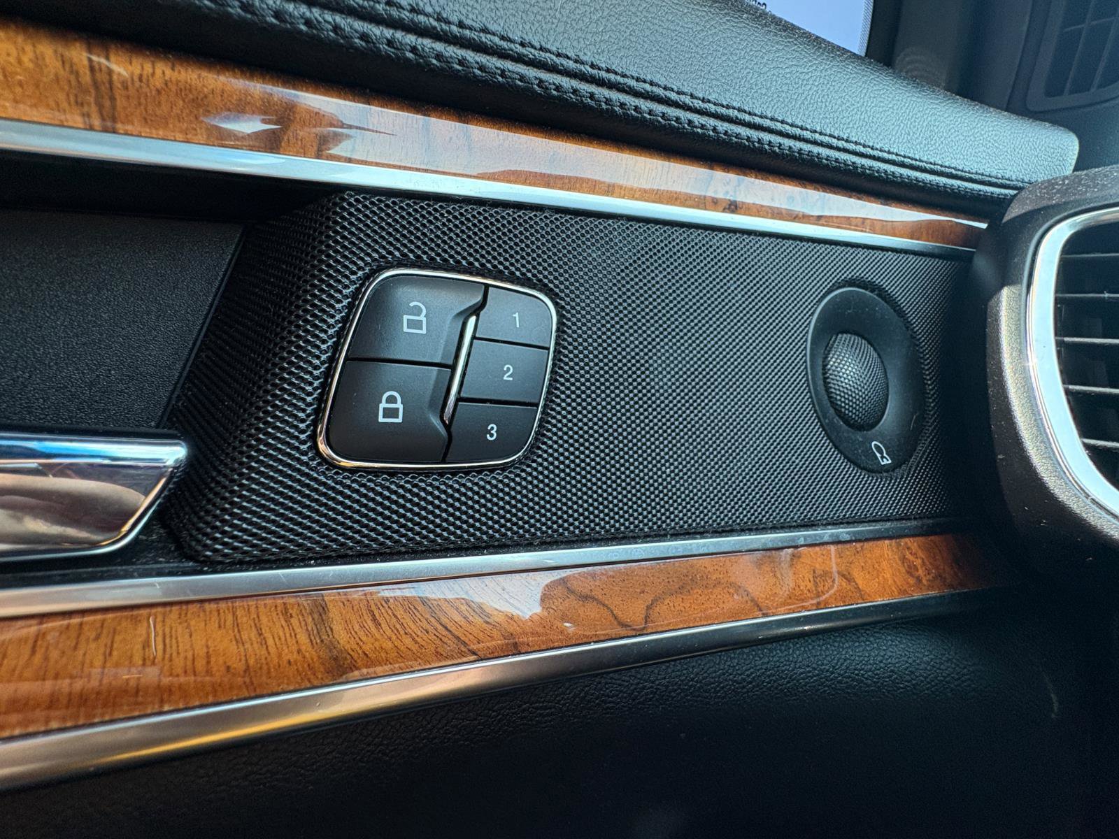 Used 2019 Lincoln Nautilus Reserve image 17