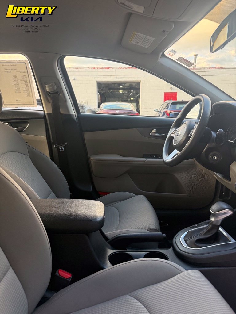 Used 2019 Kia Forte LXS FWD image 9