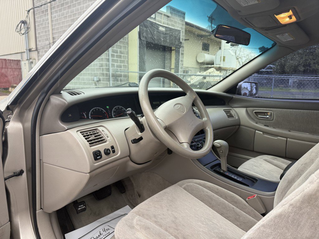 Used 2000 Toyota Avalon XL image 14