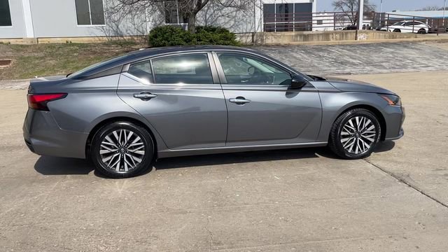 Used 2024 Nissan Altima 2.5 SV FWD image 9