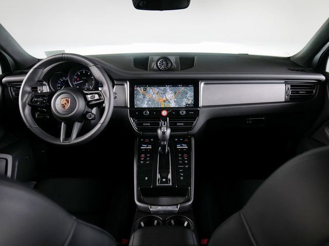Certified 2026 Porsche Macan AWD/4WD image 12