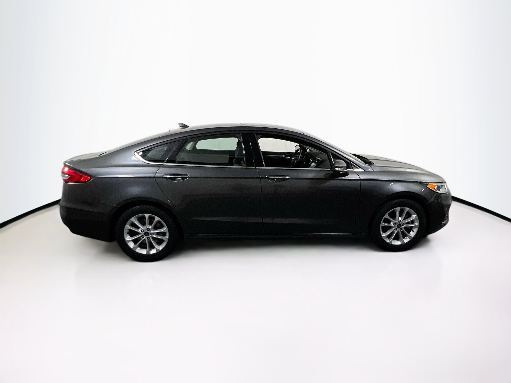 Used 2020 Ford Fusion SEL FWD image 4