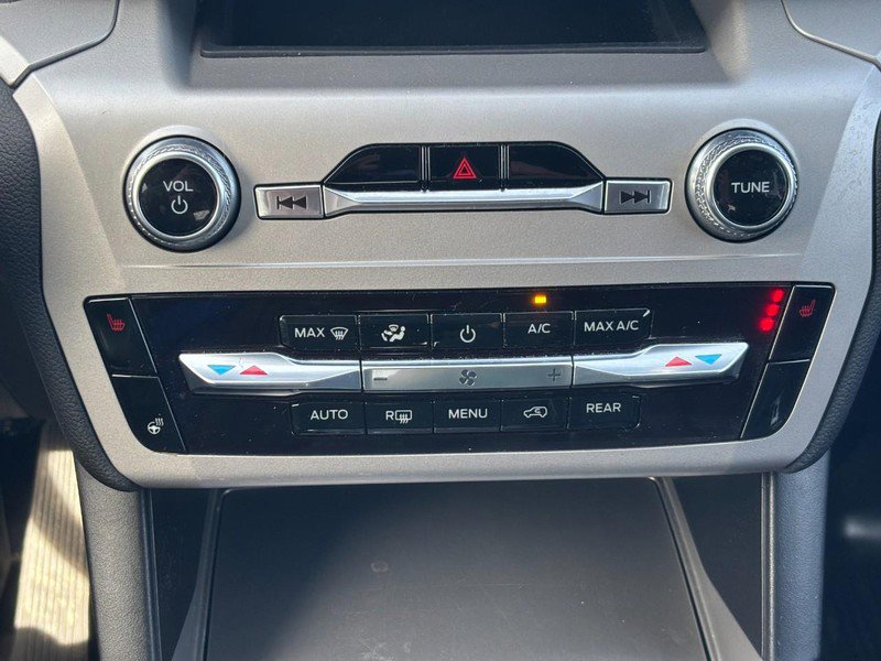 Used 2022 Ford Explorer XLT w/ Equipment Group 202A image 26