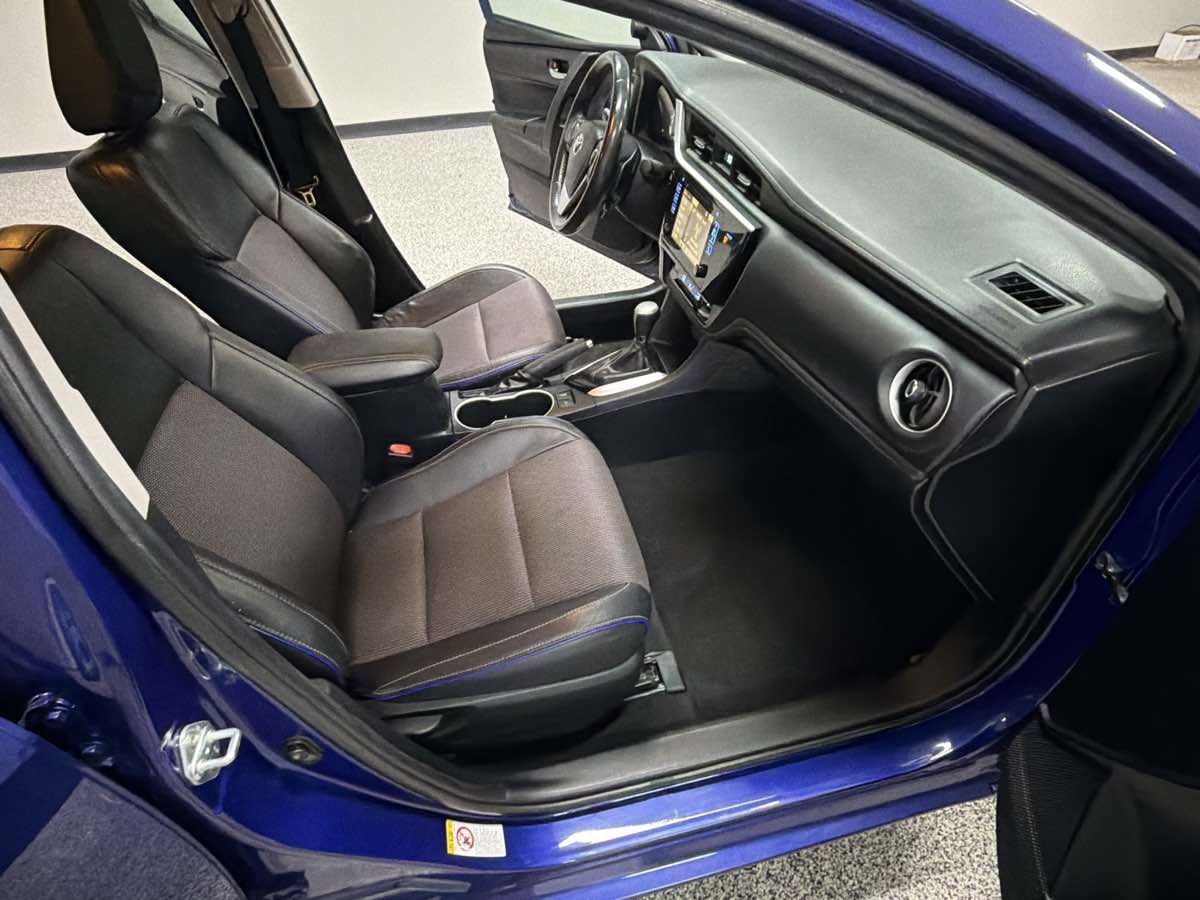 Used 2018 Toyota Corolla SE w/ SE Premium Package image 30