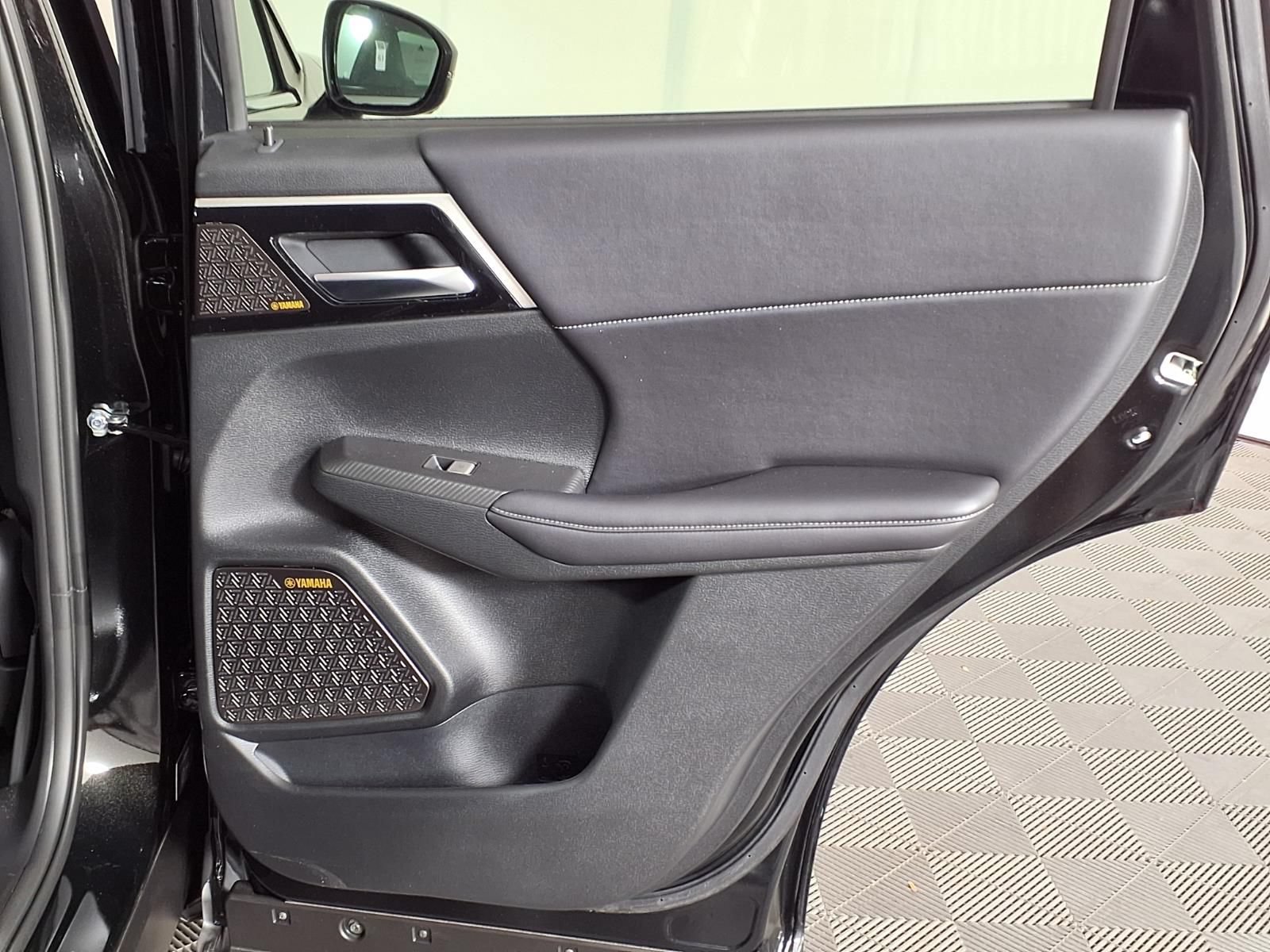 New 2026 Mitsubishi Outlander SE AWD/4WD image 10