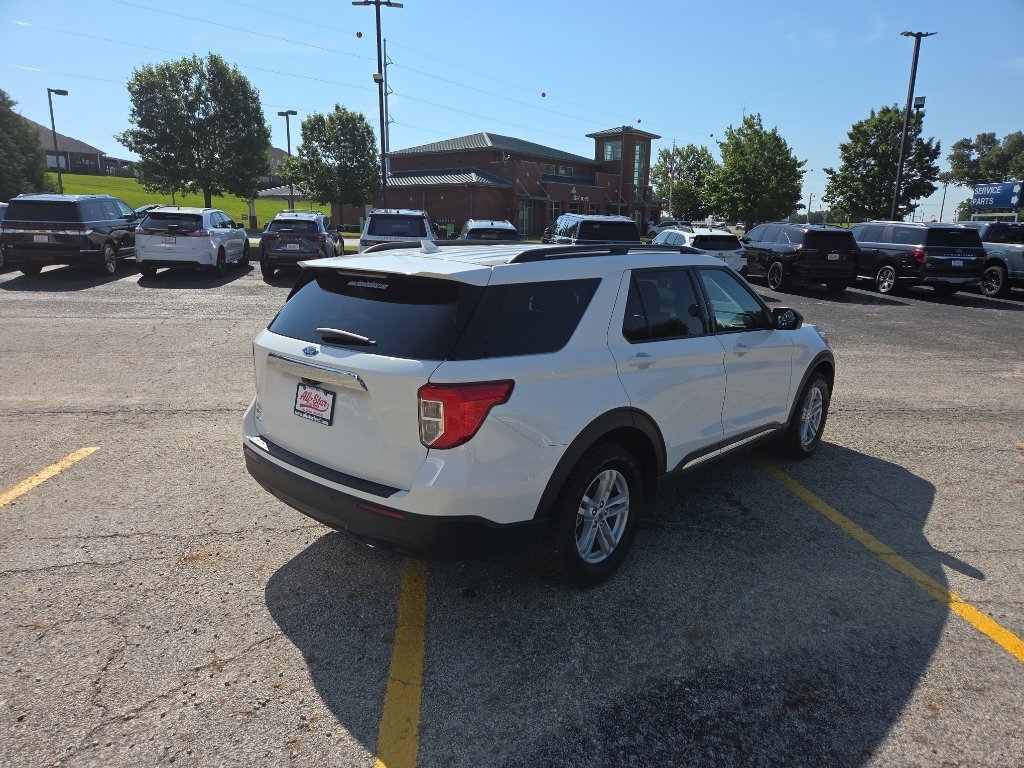 Used 2024 Ford Explorer XLT RWD image 5