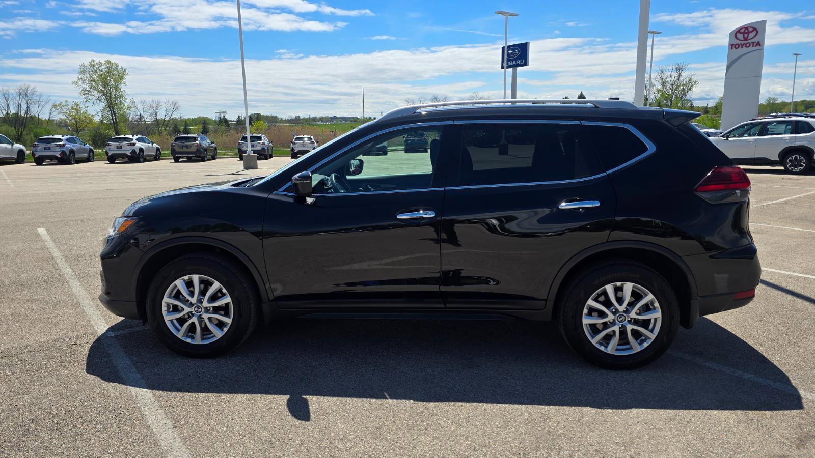 Used 2017 Nissan Rogue SV AWD/4WD image 13