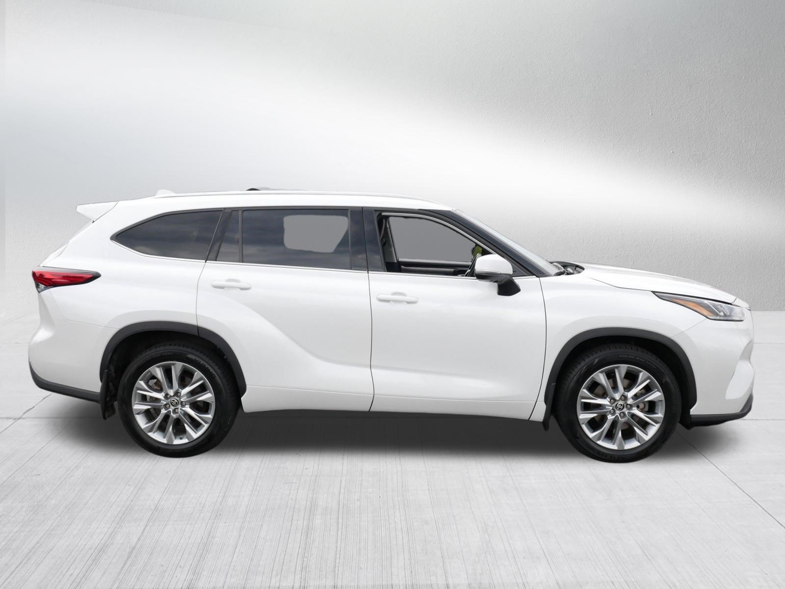 Used 2022 Toyota Highlander Limited AWD/4WD image 8