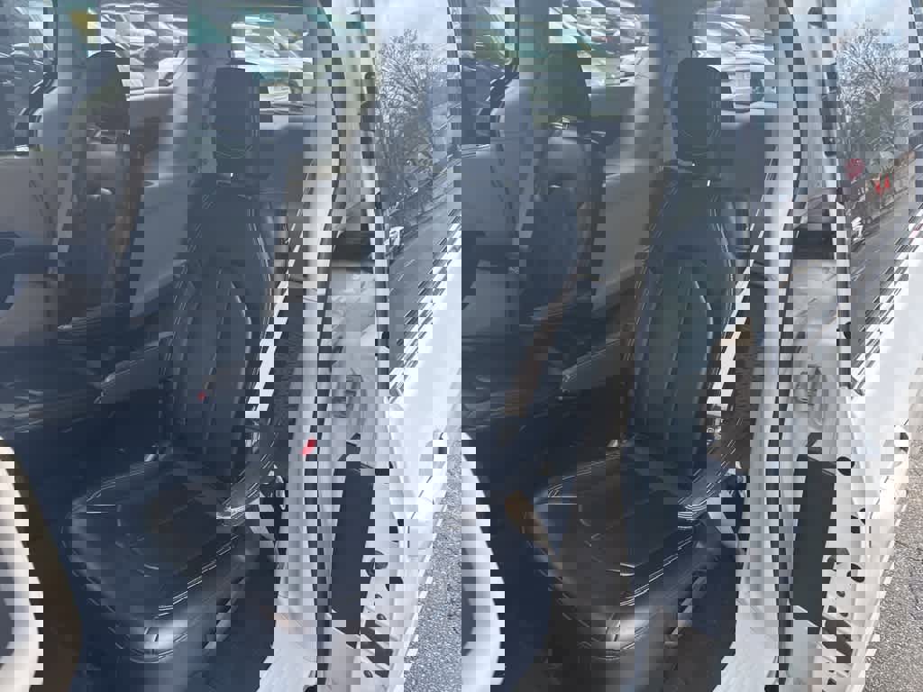 Used 2021 Chrysler Voyager Lxi image 32