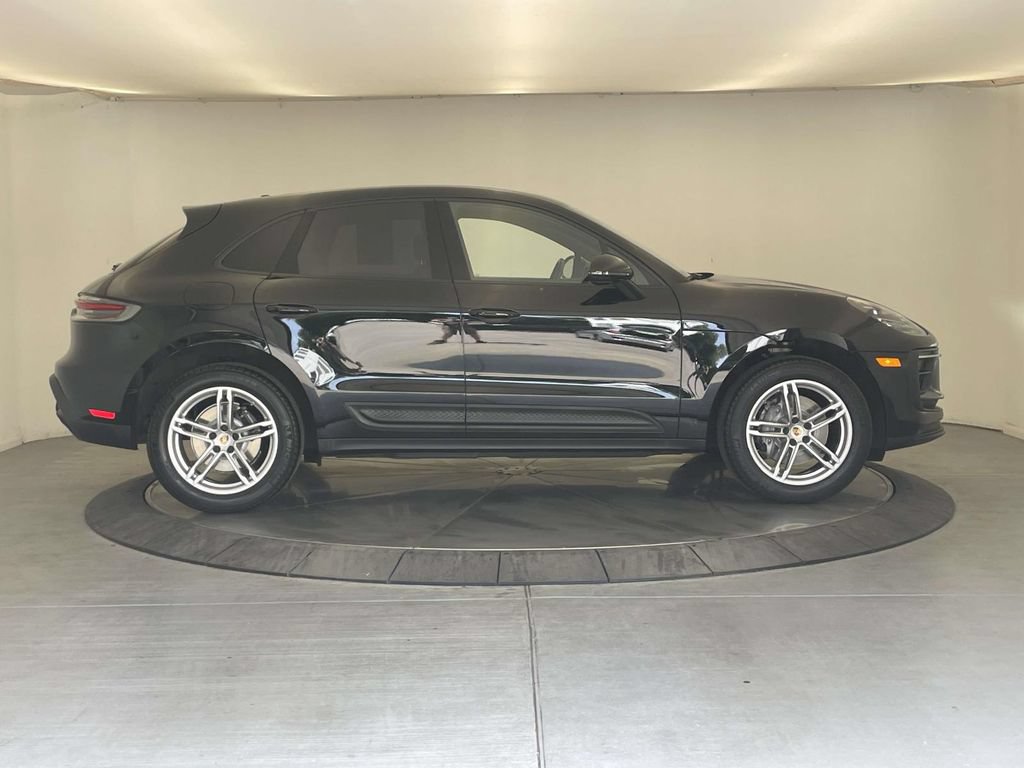 Certified 2023 Porsche Macan AWD/4WD image 8