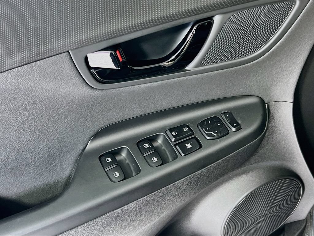 Used 2018 Hyundai Kona Limited FWD image 10