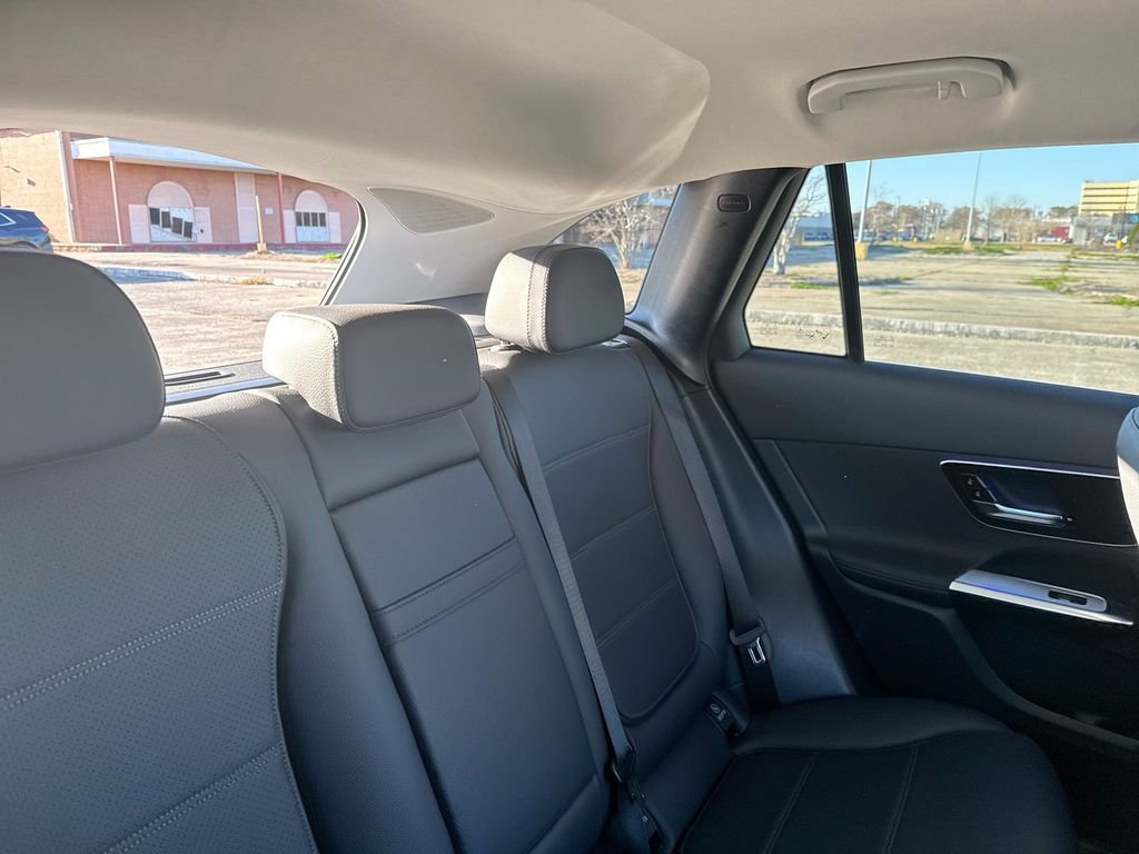Used 2025 Mercedes-Benz GLC 350e 4MATIC image 33