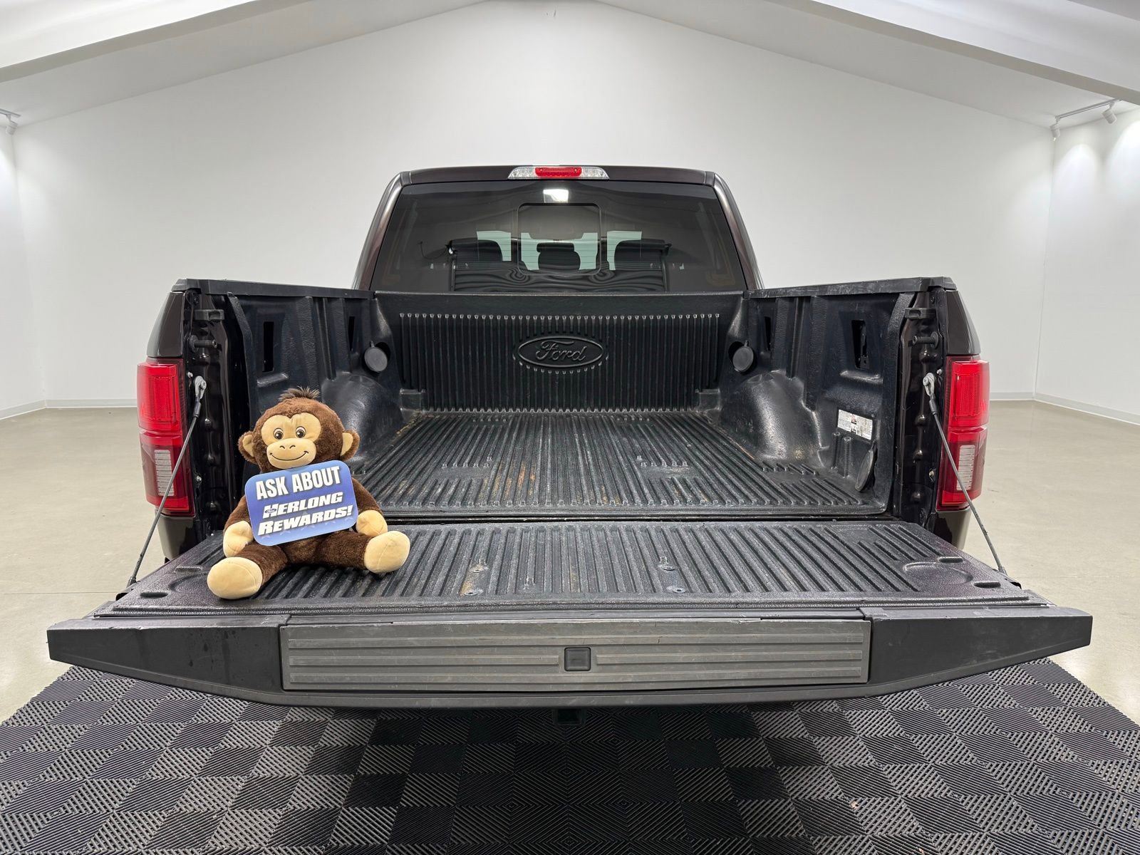 Used 2018 Ford F150 Platinum w/ Equipment Group 701A Luxury image 8