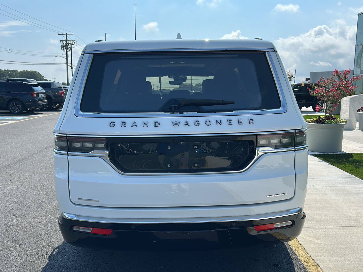 Used 2023 Jeep Grand Wagoneer Series III AWD/4WD image 6