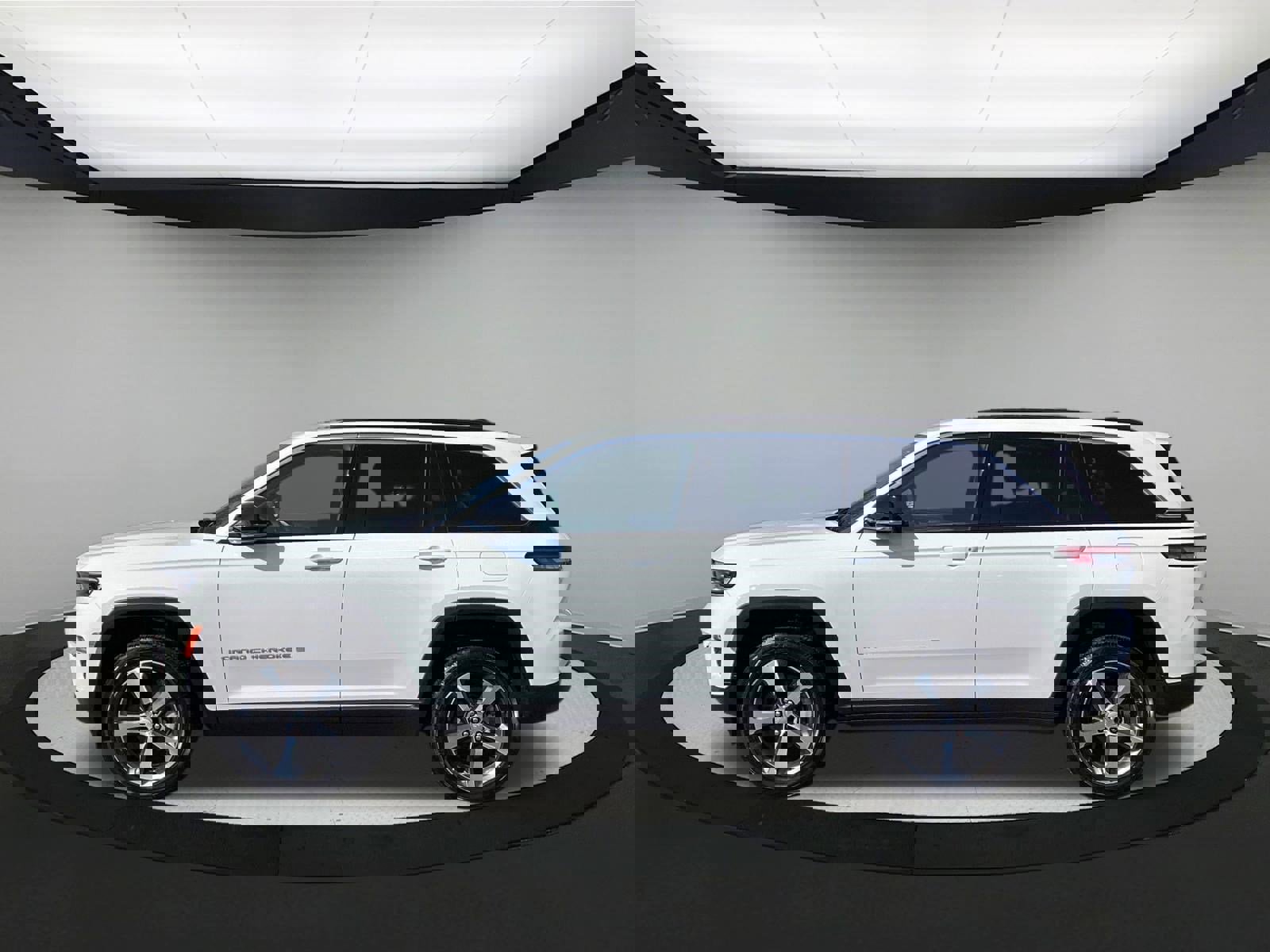 Used 2024 Jeep Grand Cherokee Limited image 5